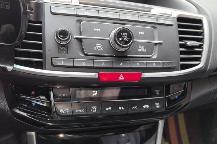 Used Honda Accord 2016 2.0L Elite Edition Audio And AC Panel