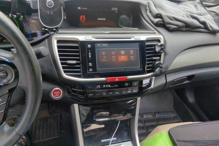 Used Honda Accord 2016 Hybrid 2.0L Rui Ling Edition Audio And AC Panel