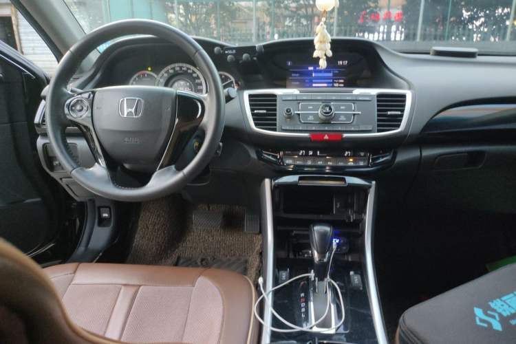 Used Honda Accord 2016 2.0L Elite Edition Audio And AC Panel