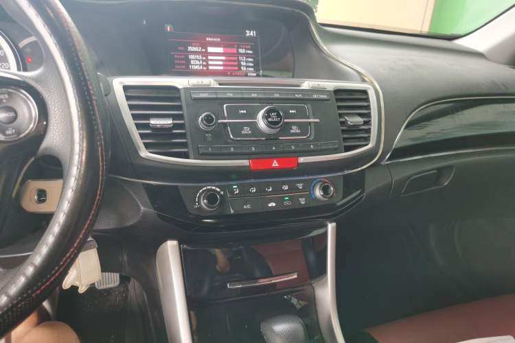 Used Honda Accord 2016 2.0L Comfort Edition Audio And AC Panel