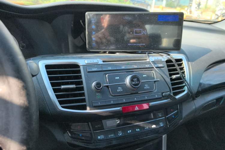 Used Honda Accord 2016 2.0L Elite Edition Audio And AC Panel