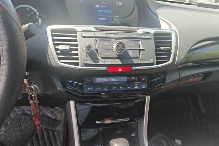 Used Honda Accord 2016 2.0L Elite Edition Audio And AC Panel