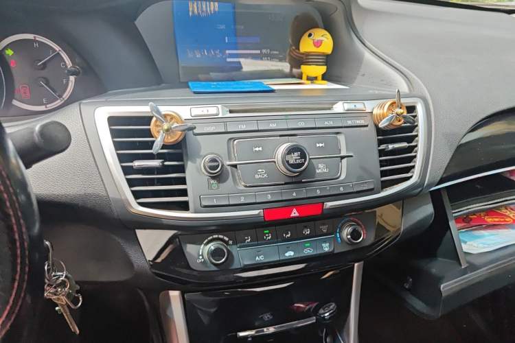 Used Honda Accord 2016 2.0L Comfort Edition Audio And AC Panel