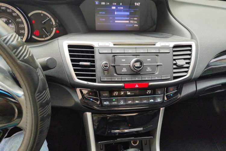 Used Honda Accord 2016 2.0L Elite Edition Audio And AC Panel