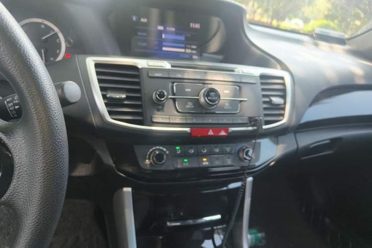 Used Honda Accord 2016 2.0L Comfort Edition Audio And AC Panel