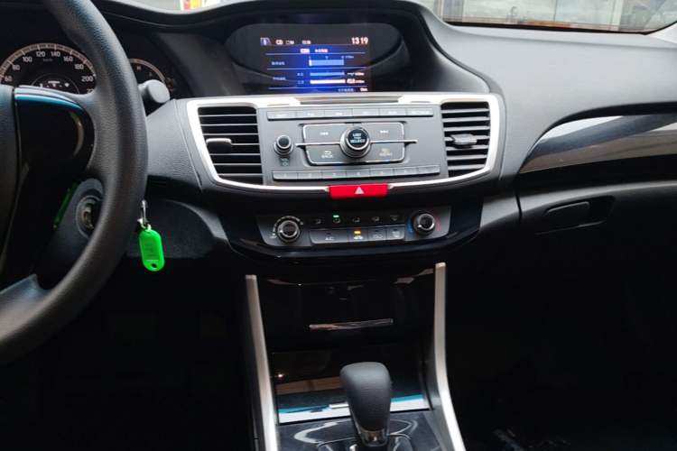 Used Honda Accord 2016 2.0L Comfort Edition Audio And AC Panel