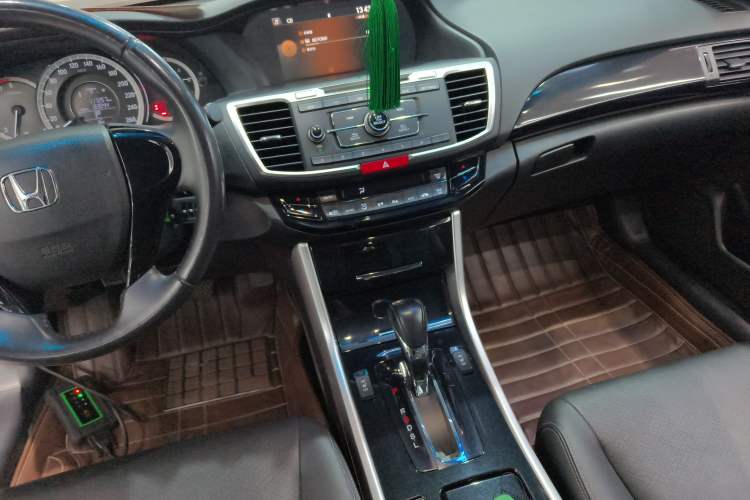 Used Honda Accord 2016 2.0L Elite Edition Audio And AC Panel
