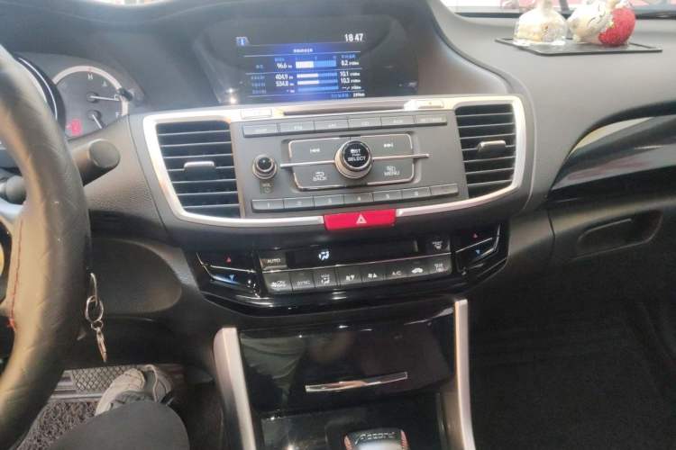 Used Honda Accord 2016 2.0L Elite Edition Audio And AC Panel