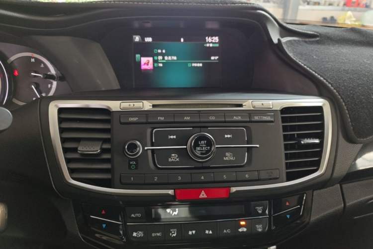 Used Honda Accord 2016 2.0L Elite Edition Audio And AC Panel