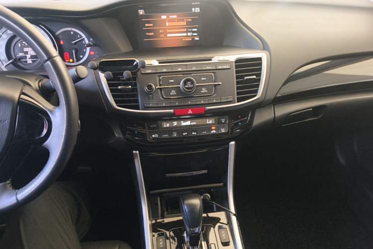 Used Honda Accord 2016 2.0L Elite Edition Audio And AC Panel