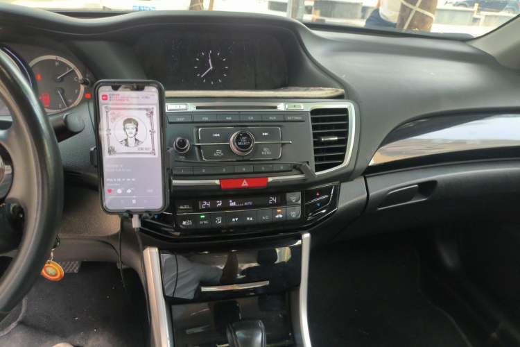 Used Honda Accord 2016 2.0L Elite Edition Audio And AC Panel