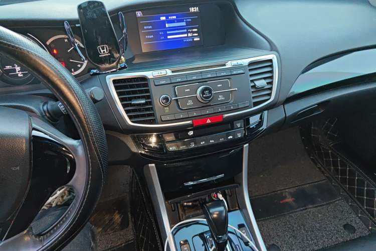 Used Honda Accord 2016 2.0L Elite Edition Audio And AC Panel