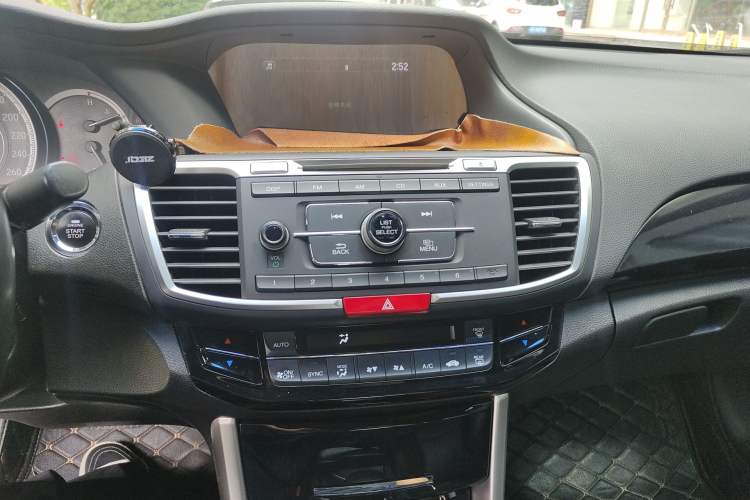 Used Honda Accord 2016 2.0L Elite Edition Audio And AC Panel