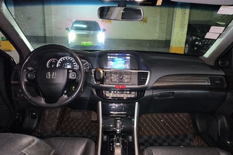 Used Honda Accord 2016 2.4L Comfort Edition Center Console