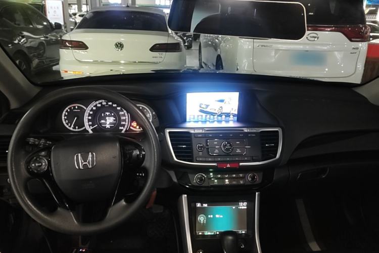 Used Honda Accord 2016 2.0L Comfort Edition Center Console
