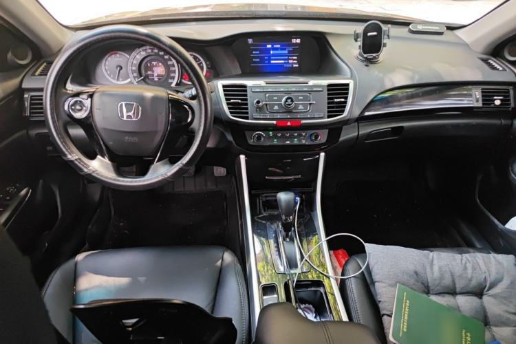 Used Honda Accord 2016 2.0L Comfort Edition Center Console