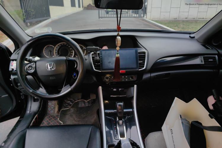 Used Honda Accord 2016 2.0L Comfort Edition Center Console