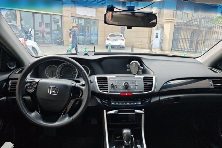 Used Honda Accord 2016 2.0L Elite Edition Center Console