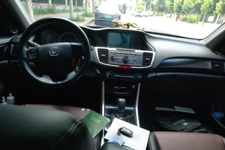 Used Honda Accord 2016 2.0L Comfort Edition Center Console