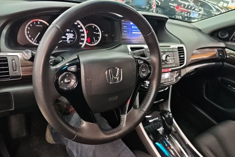 Used Honda Accord 2016 2.4L Comfort Edition Center Console