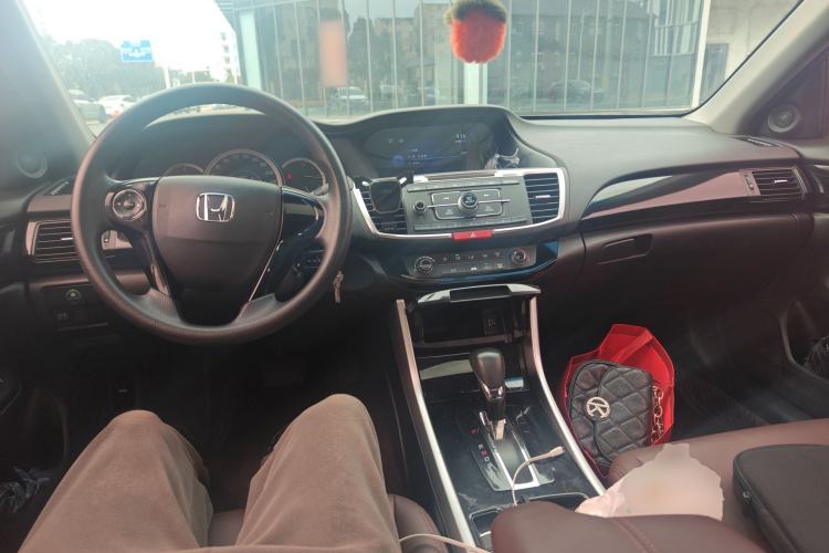 Used Honda Accord 2016 2.0L Comfort Edition Center Console