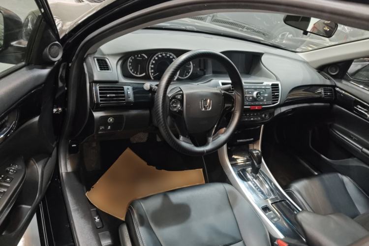 Used Honda Accord 2016 2.0L Comfort Edition Center Console