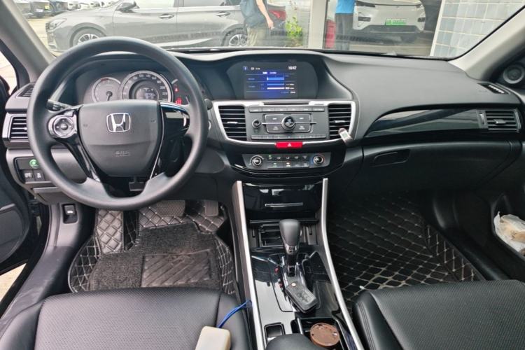 Used Honda Accord 2016 2.0L Comfort Edition Center Console