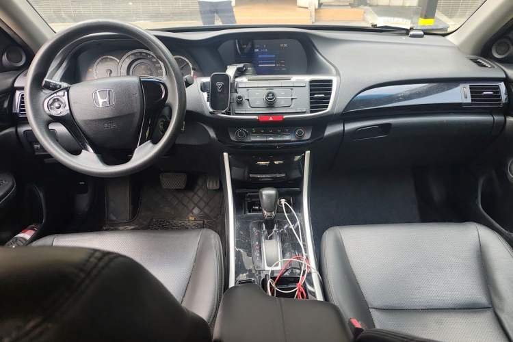Used Honda Accord 2016 2.0L Comfort Edition Center Console