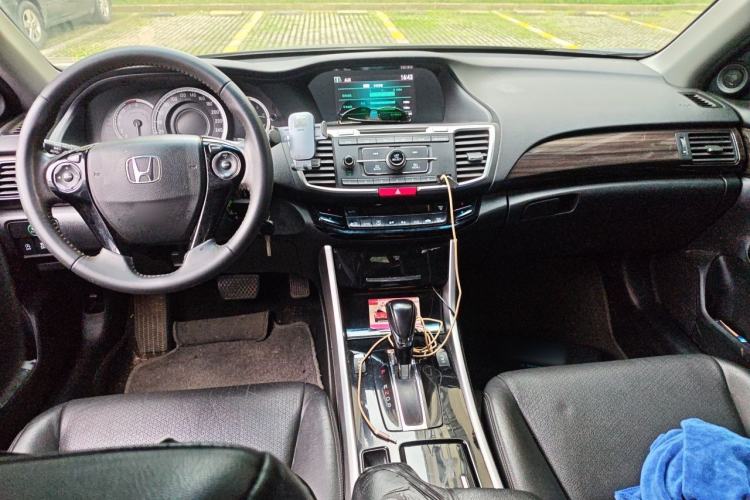 Used Honda Accord 2016 2.4L Comfort Edition Center Console