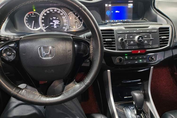 Used Honda Accord 2016 2.0L Comfort Edition Center Console