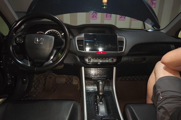 Used Honda Accord 2016 2.0L Comfort Edition Center Console