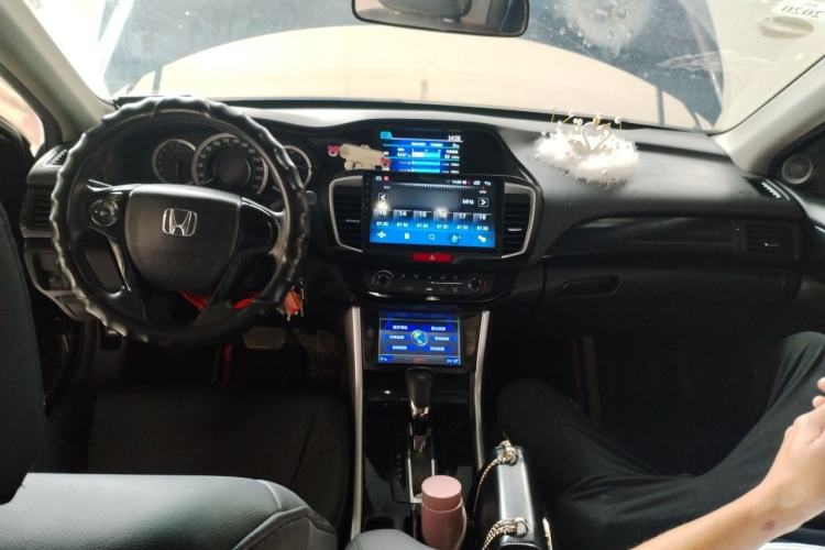 Used Honda Accord 2016 2.0L Comfort Edition Center Console