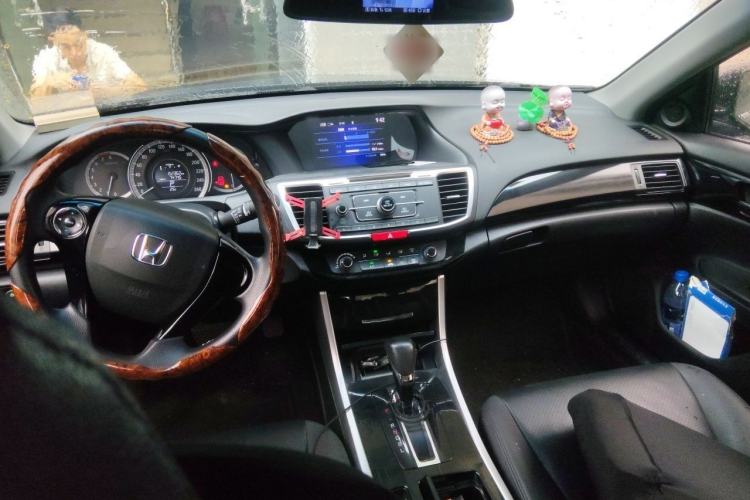 Used Honda Accord 2016 2.0L Comfort Edition Center Console