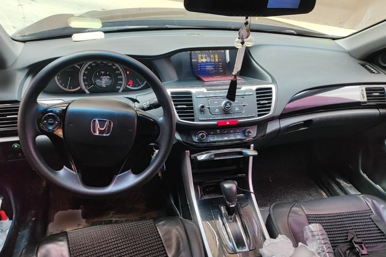 Used Honda Accord 2016 2.0L Comfort Edition Center Console