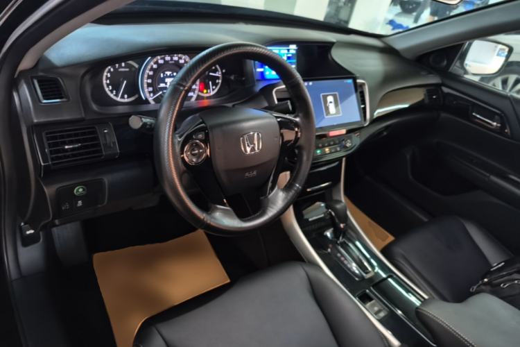 Used Honda Accord 2016 2.0L Comfort Edition Center Console