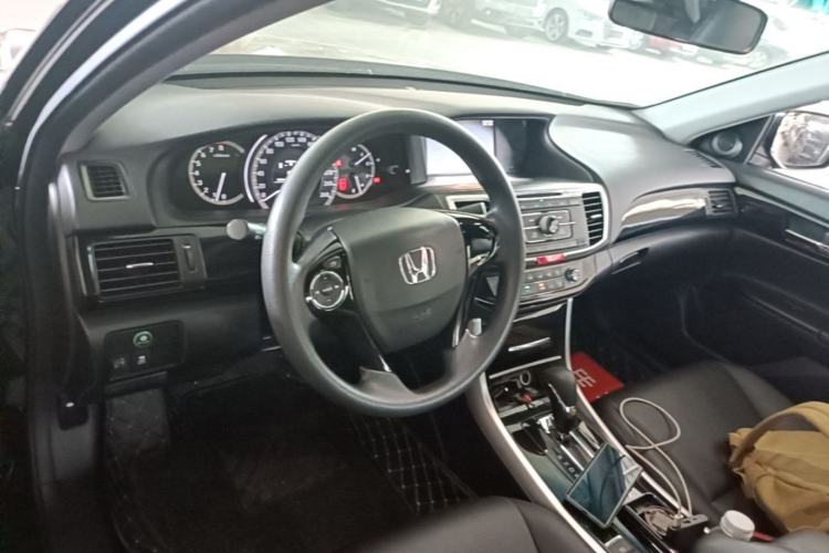 Used Honda Accord 2016 2.0L Comfort Edition Center Console