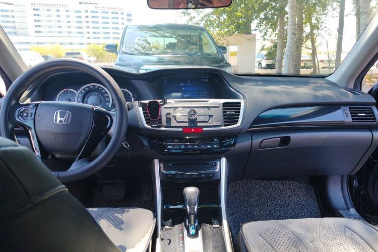 Used Honda Accord 2016 2.0L Elite Edition Center Console