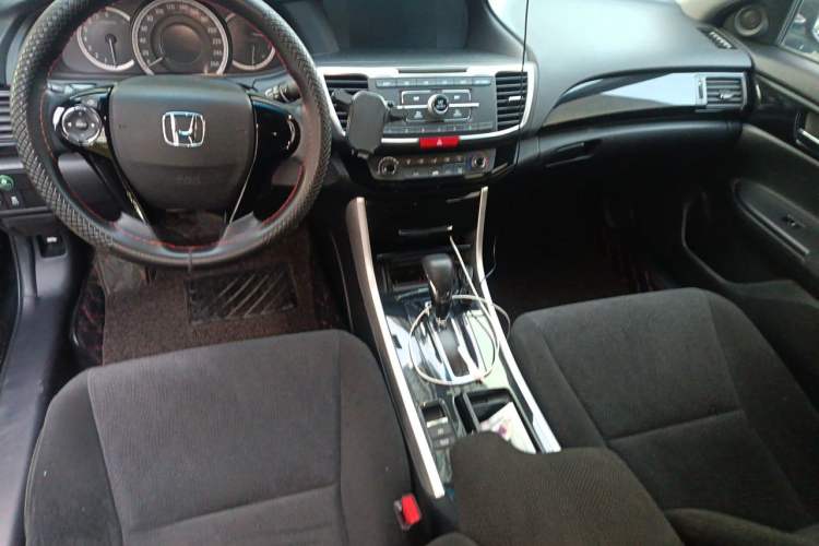 Used Honda Accord 2016 2.0L Comfort Edition Center Console
