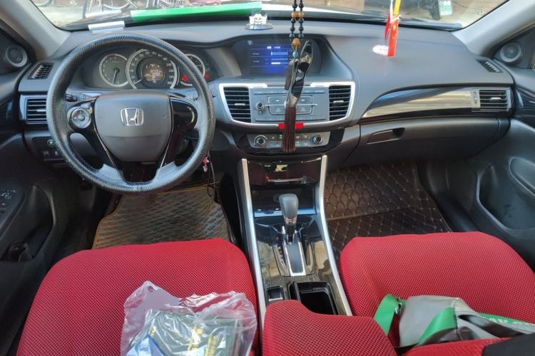 Used Honda Accord 2016 2.0L Comfort Edition Center Console