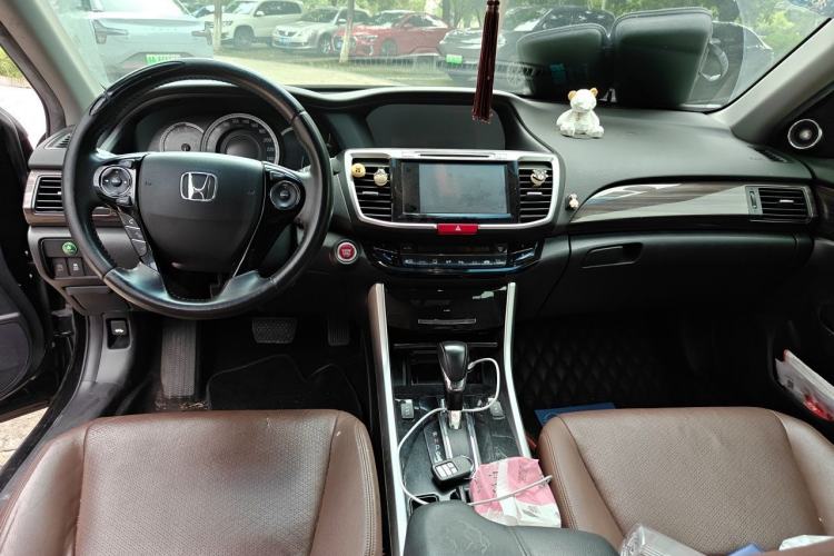 Used Honda Accord 2016 2.4L Luxury Edition Center Console