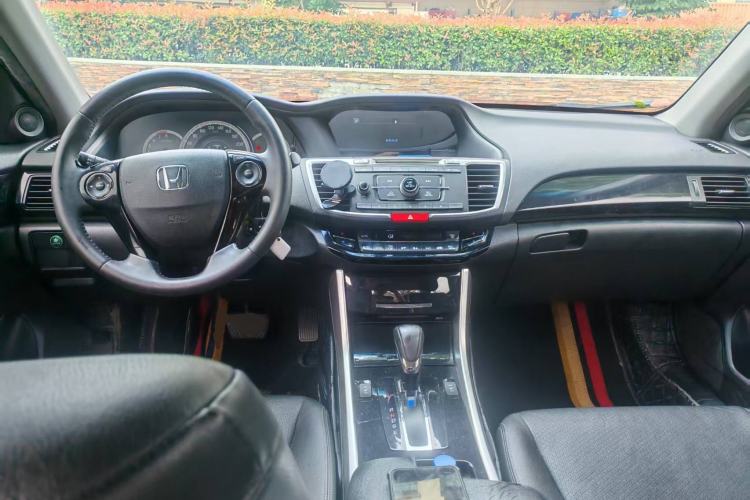 Used Honda Accord 2016 2.0L Luxury Edition Center Console