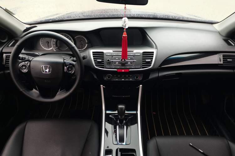 Used Honda Accord 2016 2.0L Comfort Edition Center Console