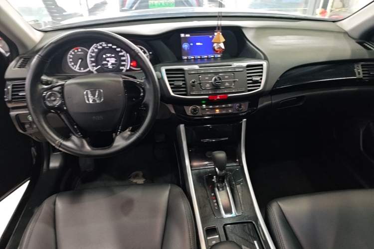 Used Honda Accord 2016 2.0L Comfort Edition Center Console