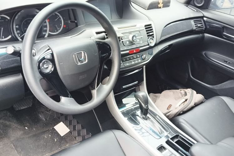 Used Honda Accord 2016 2.0L Comfort Edition Center Console