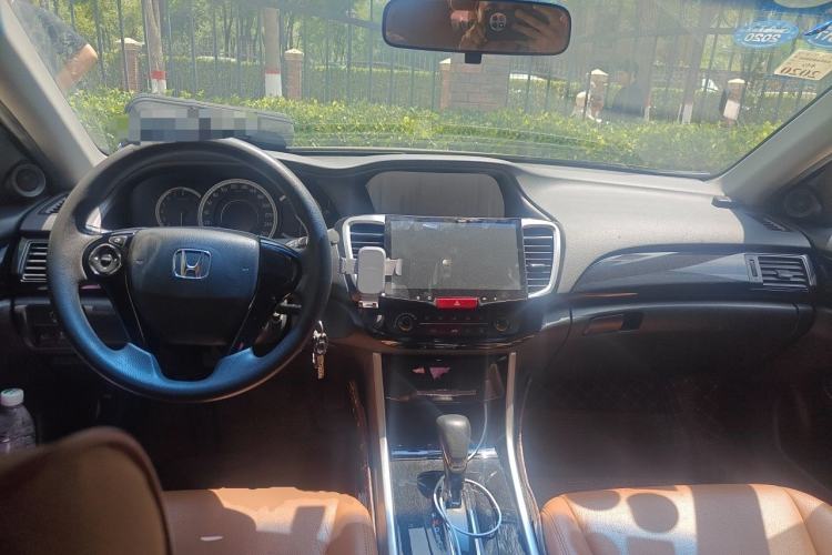 Used Honda Accord 2016 2.0L Comfort Edition Center Console