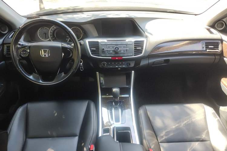 Used Honda Accord 2016 2.0L Comfort Edition Center Console