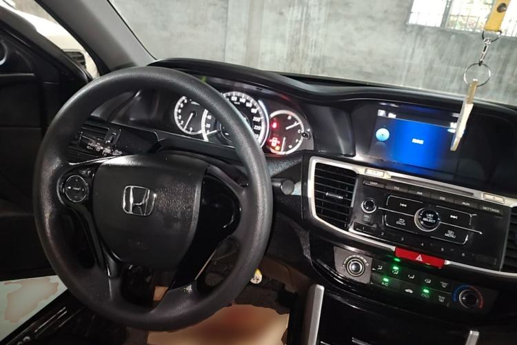Used Honda Accord 2016 2.0L Comfort Edition Center Console
