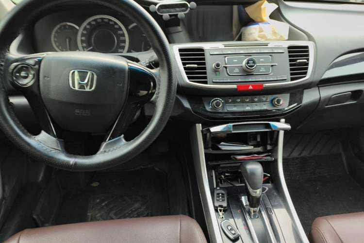 Used Honda Accord 2016 2.0L Comfort Edition Center Console