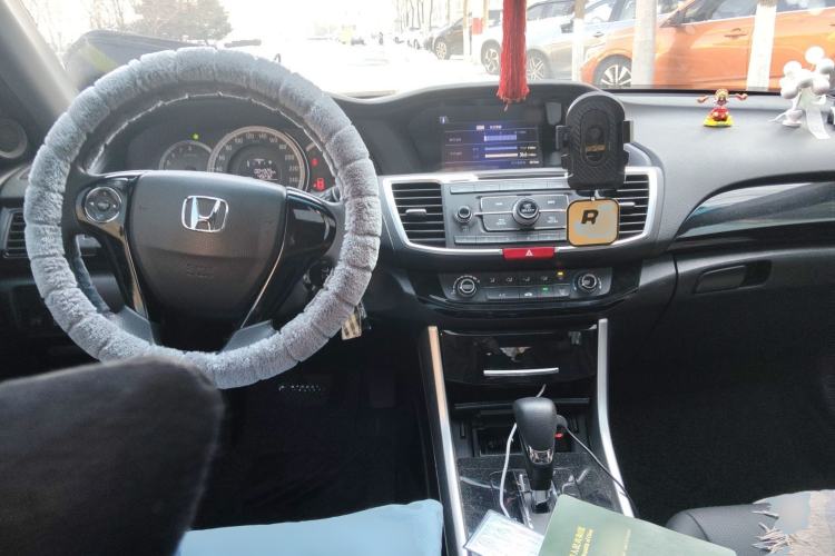 Used Honda Accord 2016 2.0L Comfort Edition Center Console