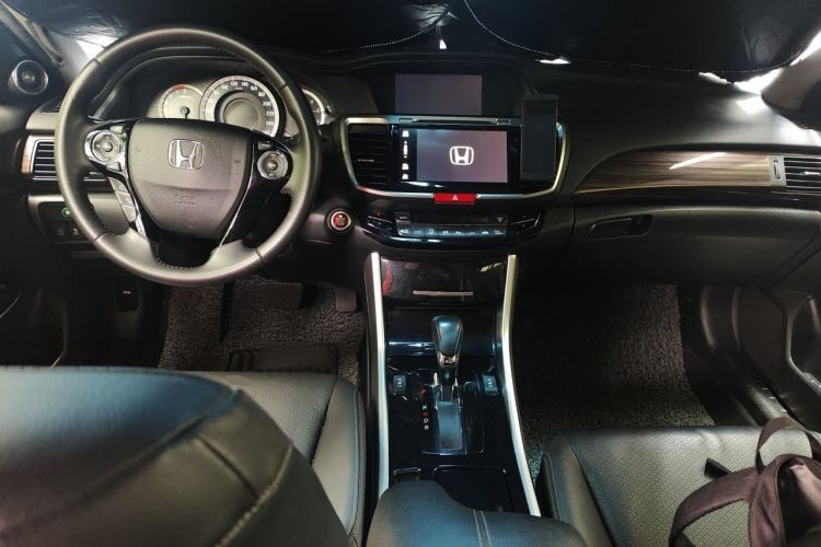 Used Honda Accord 2016 2.4L Luxury Edition Center Console